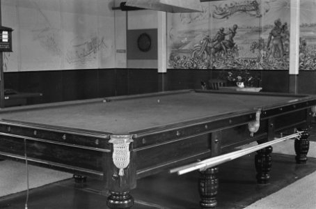 The billiard room for N.C.O.'s. Noncommissioned Officers. and men. Kantine en re, Bestanddeelnr 934-9419 photo