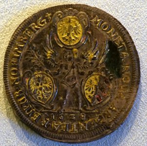 Thaler, Nurnberg, 1628, with enamel - Bode-Museum - DSC02671