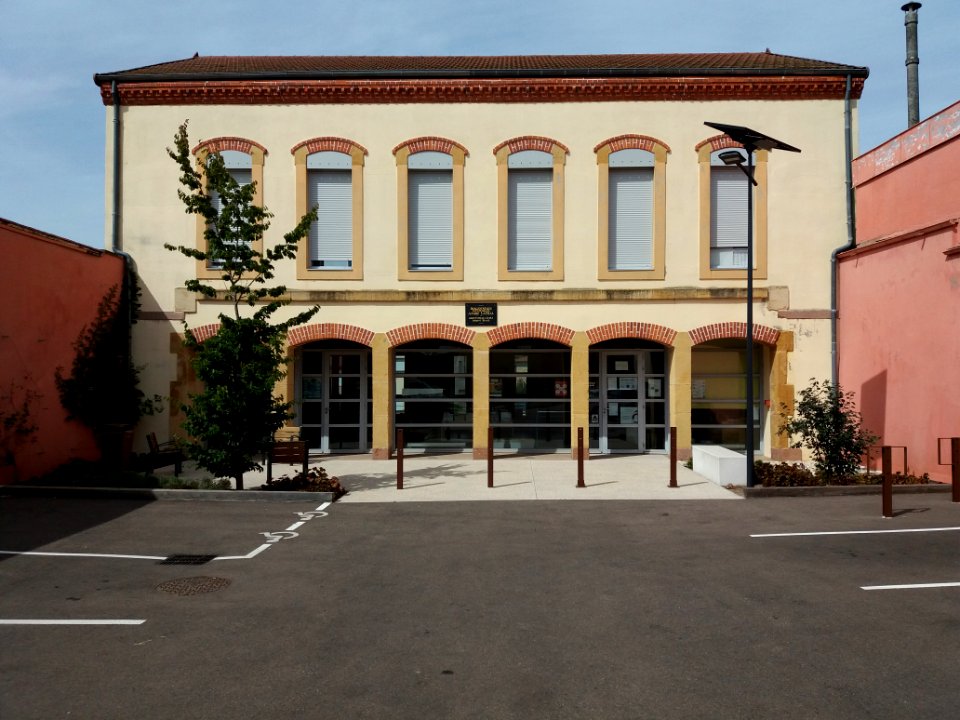 Thizy-les-Bourgs - Rue Pasteur - Bibliothèque municipale André Lachal