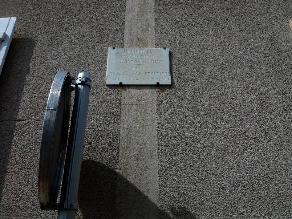 Thizy-les-Bourgs - Rue Pasteur - Plaque Propriété de l'Hôpital de Bourg-de-Thizy