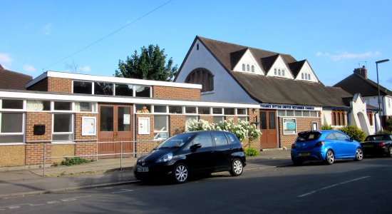 Thames Ditton United Reformed Church, Speer Road, Thames Ditton (June 2015) (4)