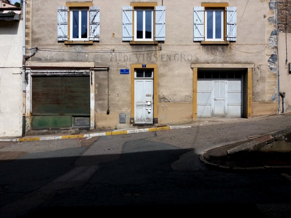 Thizy-les-Bourgs - Rue Marie Couturier - Ancien marchand de vins en gros