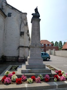 Thérouanne (Pas-de-Calais, Fr) monument aux morts