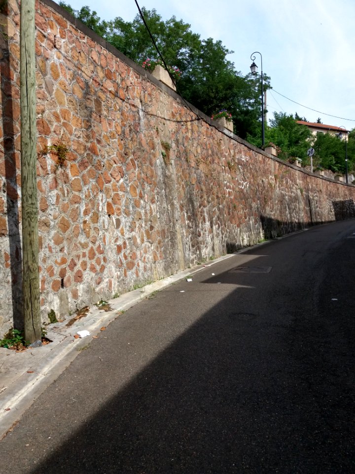 Thizy-les-Bourgs - Rue Pasteur - Mur
