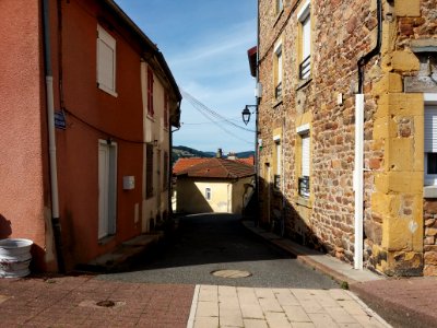 Thizy-les-Bourgs - Venelle du Clocher - Depuis la place de l'Église
