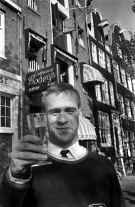 Thom Theunissen naar Spanje gaat ezel met wagen een vat sherry naar Amsterdam br, Bestanddeelnr 921-2867