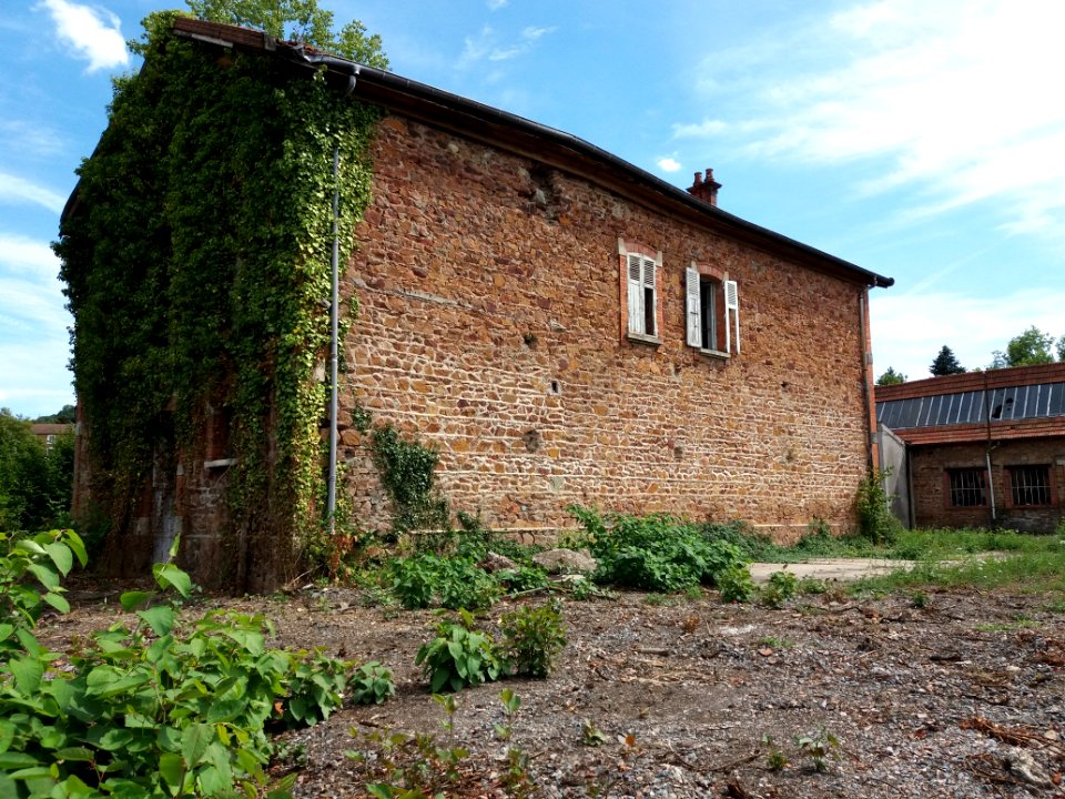 Thizy-les-Bourgs - Ancienne teinturerie - Maison au toit éventré