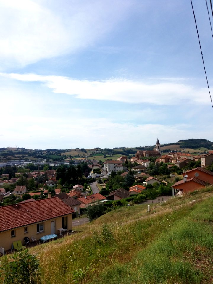 Thizy-les-Bourgs - Vue sur l'église Saint Pierre