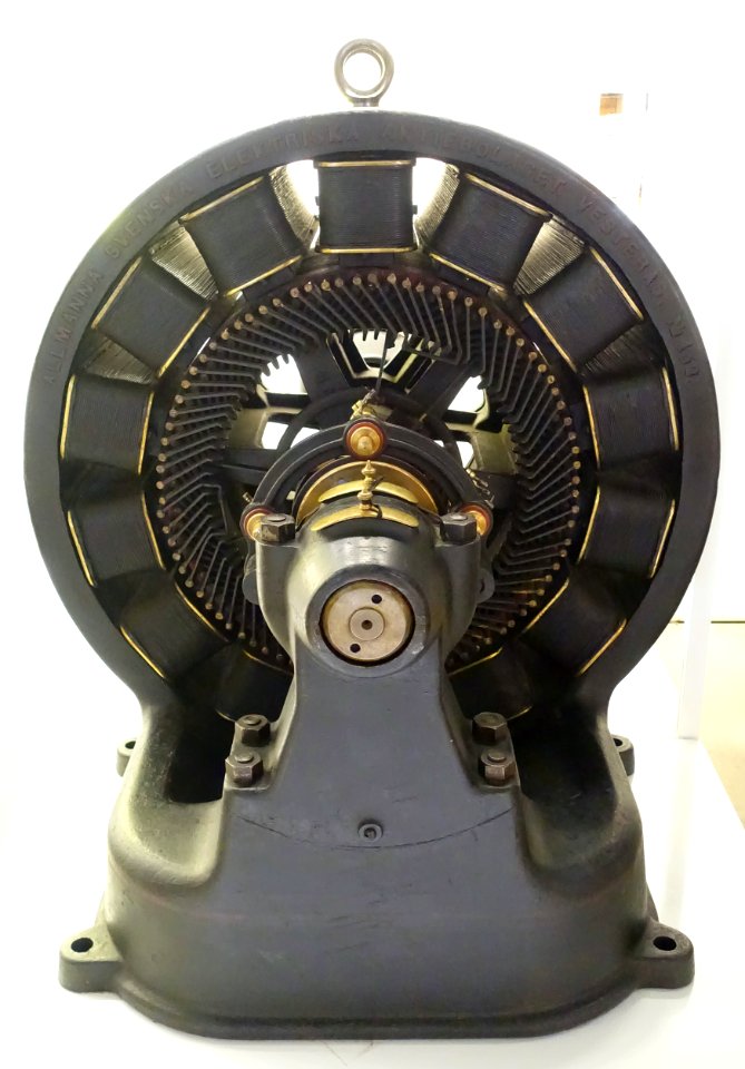 Three-phase alternating current generator, ASEA, 1890s, view 1, used in Hellsjo power station, TM2907 - Tekniska museet - Stockholm, Sweden - DSC01478