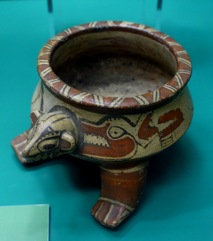 Three-footed bowl, Costa Rica, 1350-1550 AD, ceramic - Naturhistorisches Museum Nürnberg - Nuremberg, Germany - DSC04039
