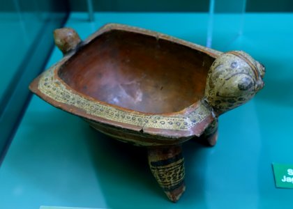 Three-footed vessel - Naturhistorisches Museum Nürnberg - Nuremberg, Germany - DSC04020
