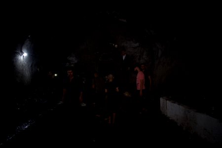 Throwing the cloth for good luck at Lalish 12