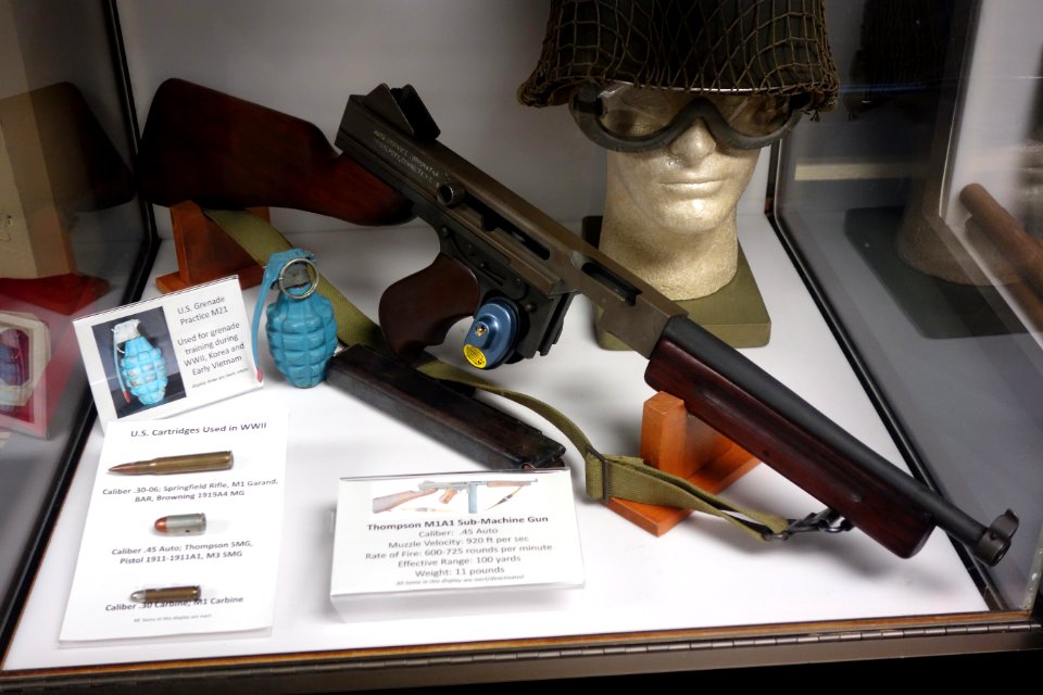 Thompson M1A1 Sub-Machine Gun with US Grenade Practice M21 - Fort Devens Museum - DSC07070