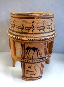 Three-footed stand, Milos, 725-700 BC, L 78 - Martin von Wagner Museum - Würzburg, Germany - DSC05643