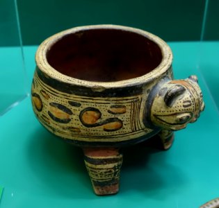 Three-footed bowl, Costa Rica, 800-1350 AD, ceramic - Naturhistorisches Museum Nürnberg - Nuremberg, Germany - DSC04025