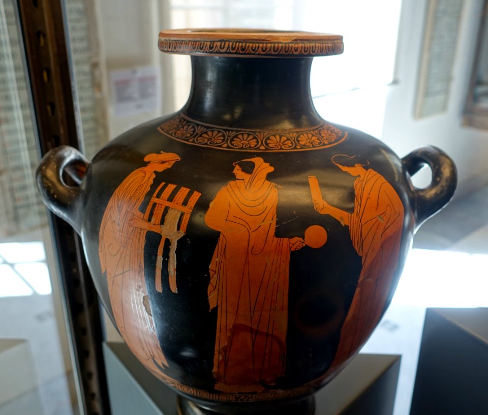 Three Women, Attic red-figure hydria, by the Eupolis painter, 450-440 BC, formerly in the Barberini Museum, Rome - Museo Gregoriano Etrusco - Vatican Museums - DSC01015