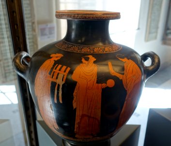 Three Women, Attic red-figure hydria, by the Eupolis painter, 450-440 BC, formerly in the Barberini Museum, Rome - Museo Gregoriano Etrusco - Vatican Museums - DSC01015