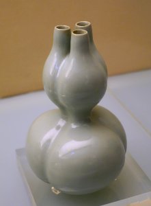 Three-hole, gourd-shaped vase, China, Qing dynasty, Qianlong period, 1736-1795 AD, greenish glaze - Sichuan Provincial Museum - Chengdu, China - DSC04137