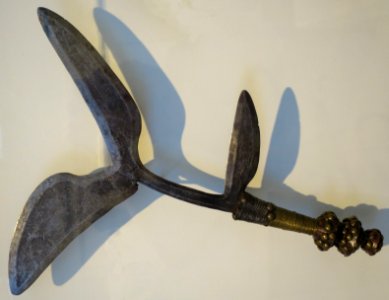 Throwing knife, Azande people, Honolulu Museum of Art, 5639.1