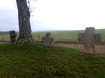 Three stone crosses Gossel 1
