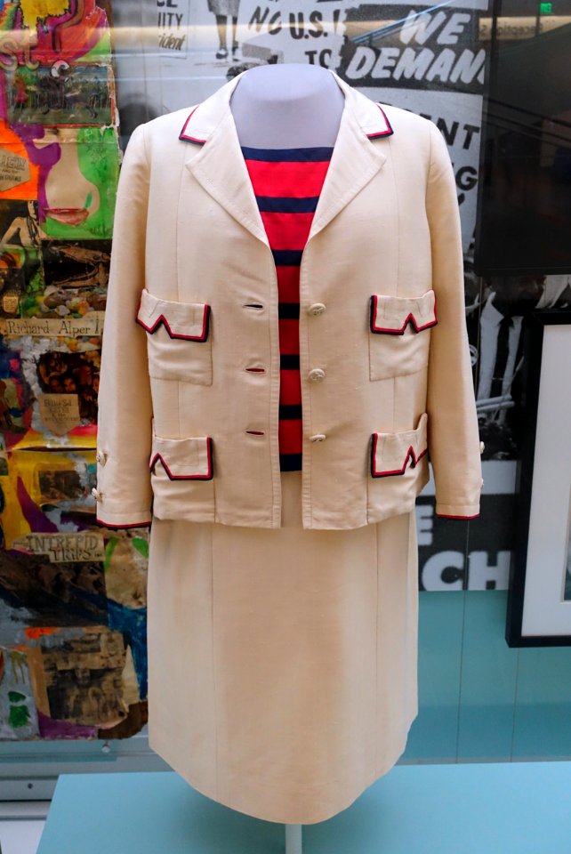 Three-piece suit, Coco Chanel, early 1960s - National Museum of American History - DSC00033