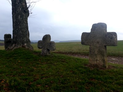 Three stone crosses Gossel 2