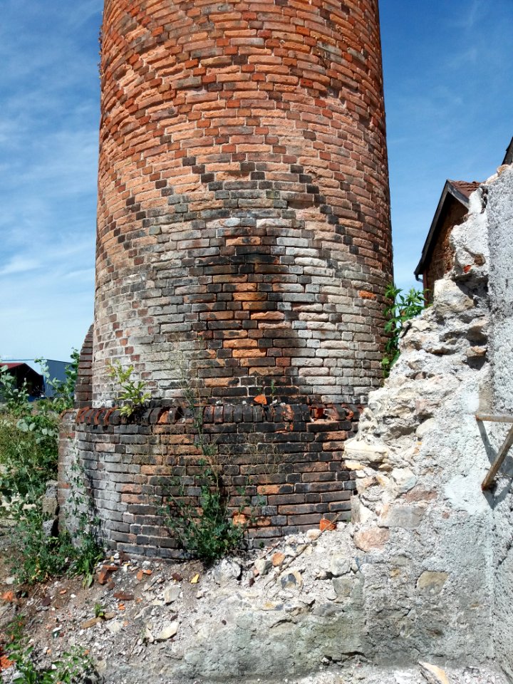 Thizy-les-Bourgs - Ancienne teinturerie - Cheminée - Base - Arrière
