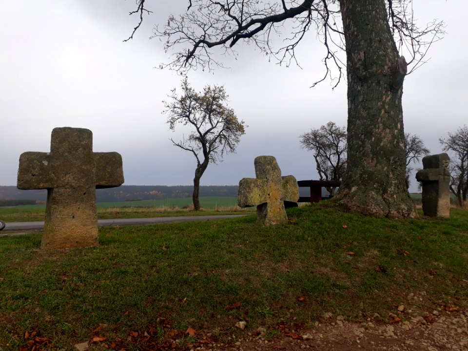 Three stone crosses Gossel 5