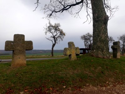 Three stone crosses Gossel 5