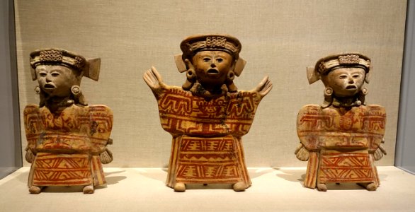 Three standing female figures, El Faisan area, Veracruz state, Early Classic period, 450-600 AD, ceramic - Dallas Museum of Art - DSC04624