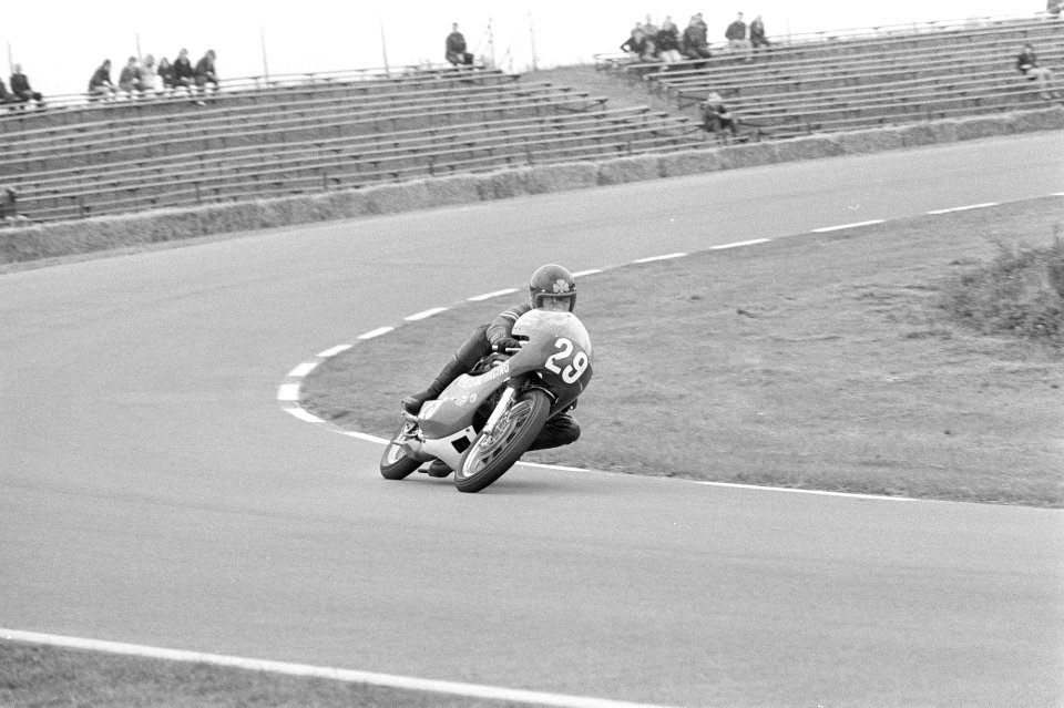 Theo Bult op 250cc in actie, Bestanddeelnr 924-6741