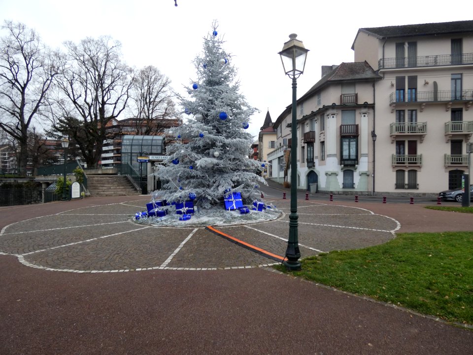 Thonon-les-Bains - Rue Michaud - Sapin de Noël