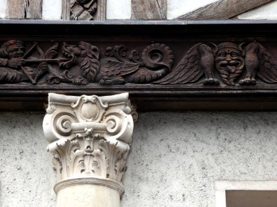 Thonon-les-Bains - Château de Bellegarde - Tête de colonne et frise