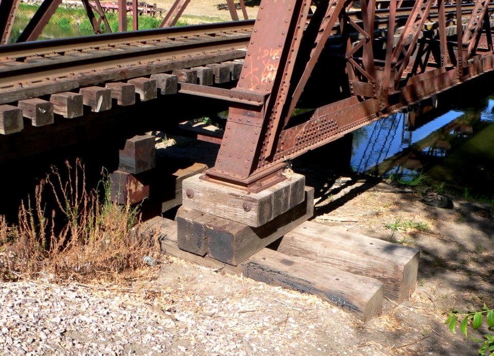 Third Street RR bridge (Norfolk, Nebraska) S base