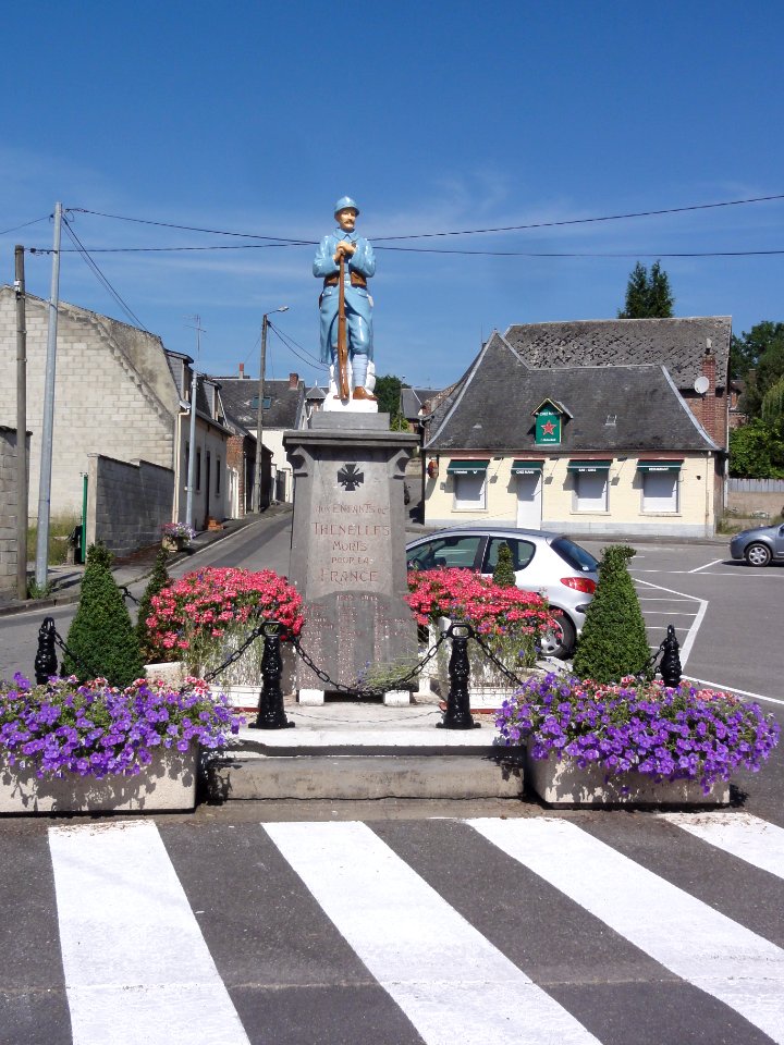 Thenelles (Aisne) monument aux morts