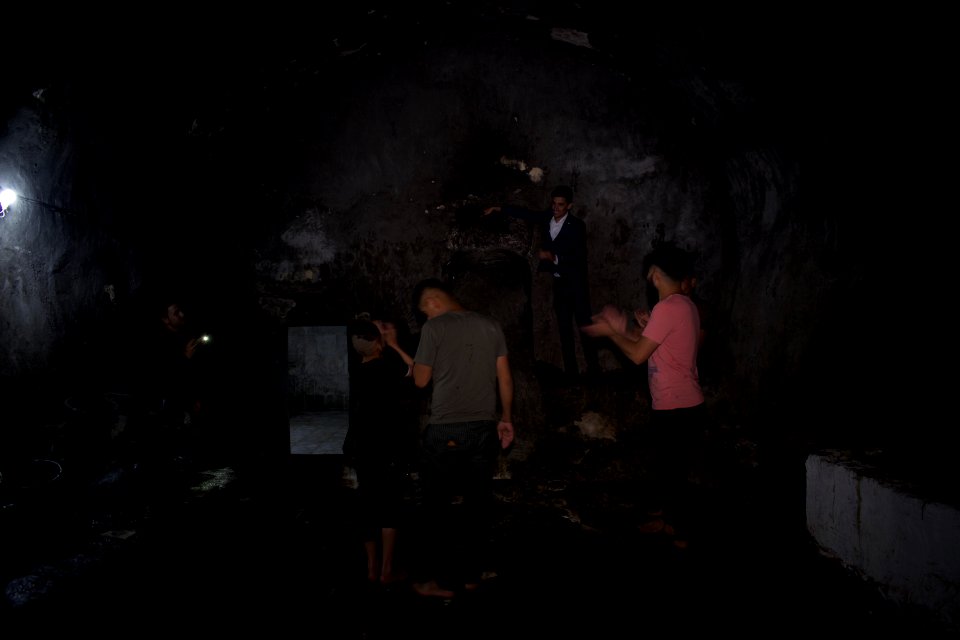 Throwing the cloth for good luck at Lalish 13