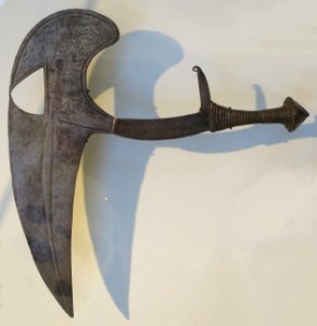 Throwing knife, Azande people, Honolulu Museum of Art, 1802.1
