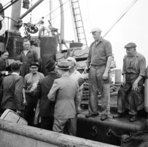 Thuiskomst van de sleepboot Amsterdam Bemanning, Bestanddeelnr 900-6293