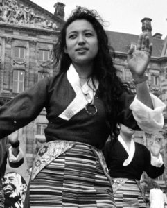 Tibetan women in the Netherlands protesting the occupation of Tibet in Dam Square, Amsterdam on 26 July 1989, from- Protest op de Dam in Amsterdam van Tibetanen tegen de Chinese bezetting van Tibe, Bestanddeelnr 934-4865 (cropped)