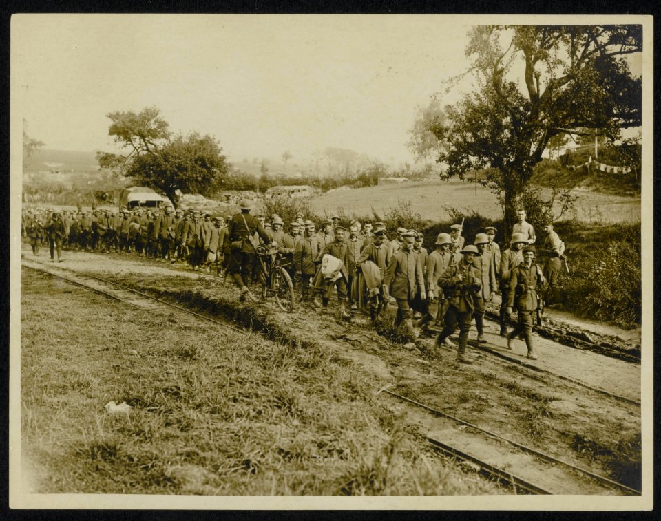 Thiepval prisoners coming in, Bestanddeelnr 158-0418