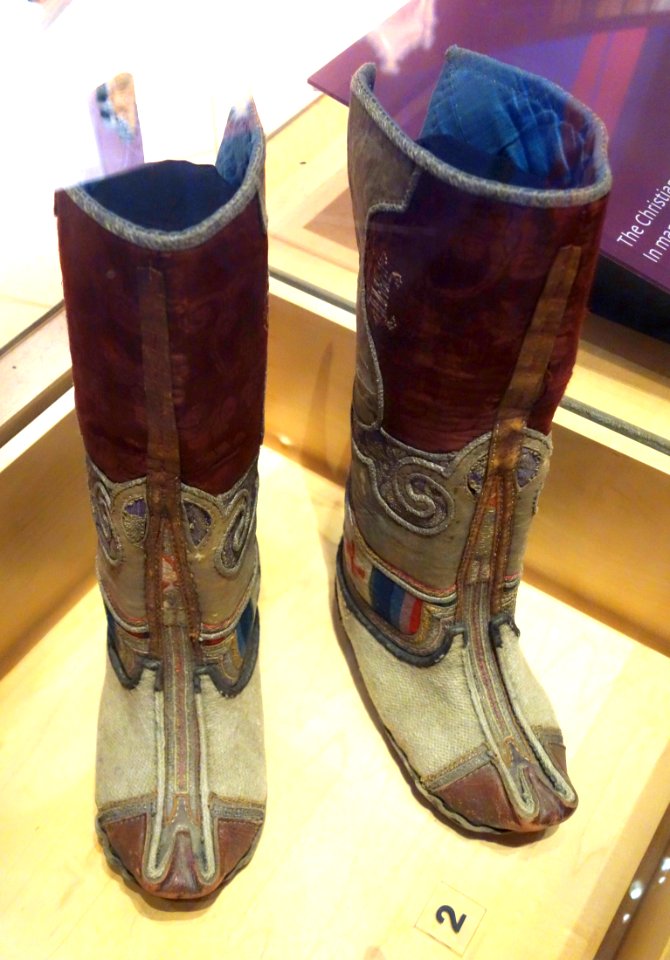 Tibetan rhelzom boots, worn by lama or nobleman, 20th century - Bata Shoe Museum - DSC00142