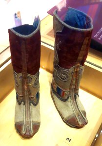 Tibetan rhelzom boots, worn by lama or nobleman, 20th century - Bata Shoe Museum - DSC00142