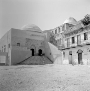 Tiberias-Hammat. Mausoleum met koepel en trap en dubbele ingang dat het graf van, Bestanddeelnr 255-4117