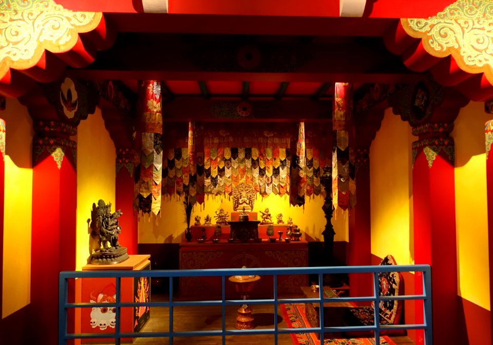 Tibetan altar room - Linden-Museum - Stuttgart, Germany - DSC03654