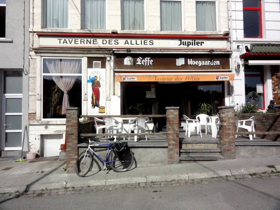 Thuin (Hainault) Taverne des Alliés, point-rencontre Marche de Saint-Roch (01)