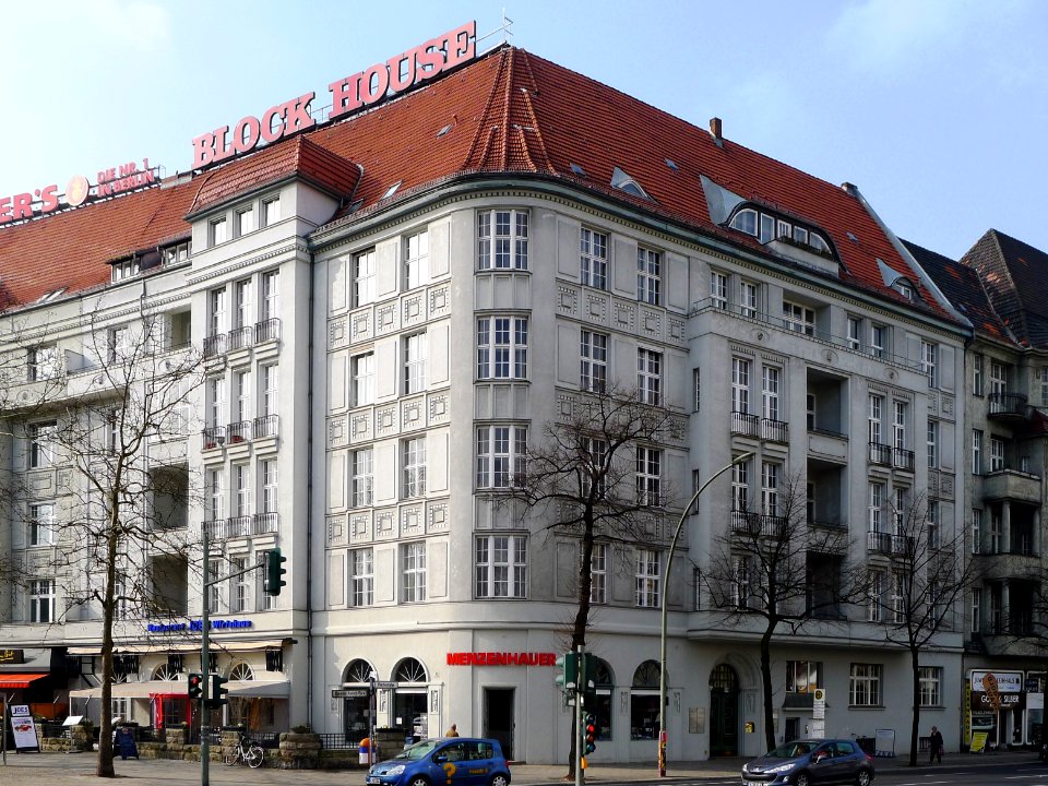 Theodor-Heuss-Platz 10 (Berlin-Westend)