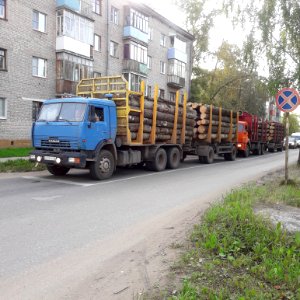 Timber trucks in Koryazhma (05)