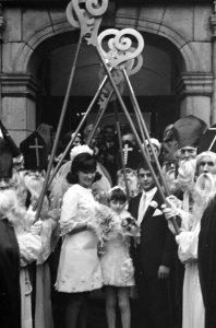 Tien Sinterklazen bij huwelijk op stadhuis Amsterdam, opdracht Parool, Bestanddeelnr 921-9111