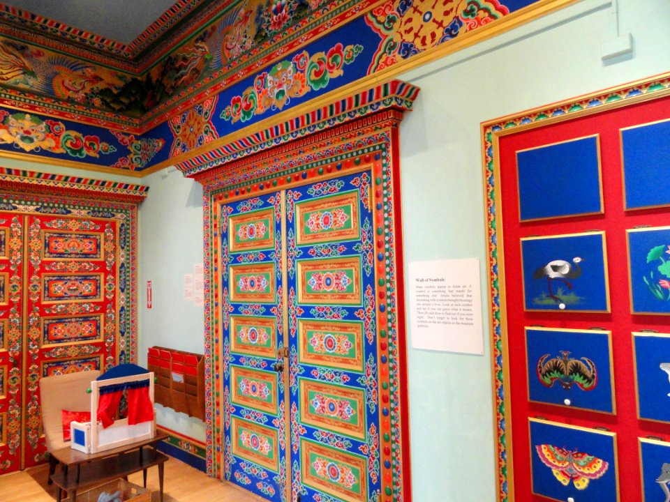 Tibetan hallway - George Walter Vincent Smith Art Museum - DSC03870