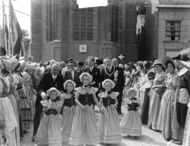 Tiel 1500 jaar Oud-hollandse kleding, Bestanddeelnr 904-0050